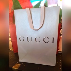Authentic M/L Gucci Giftbag/Shopping Bag - This Season
